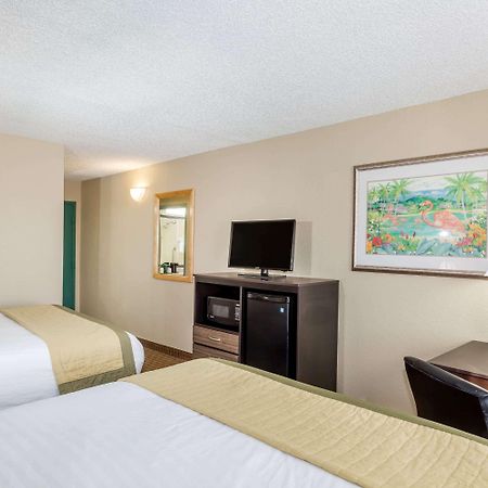 Baymont By Wyndham Fort Myers Airport Hotel Ruang foto