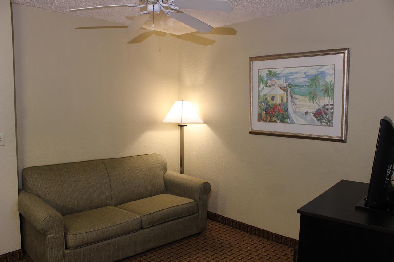 Baymont By Wyndham Fort Myers Airport Hotel Bagian luar foto