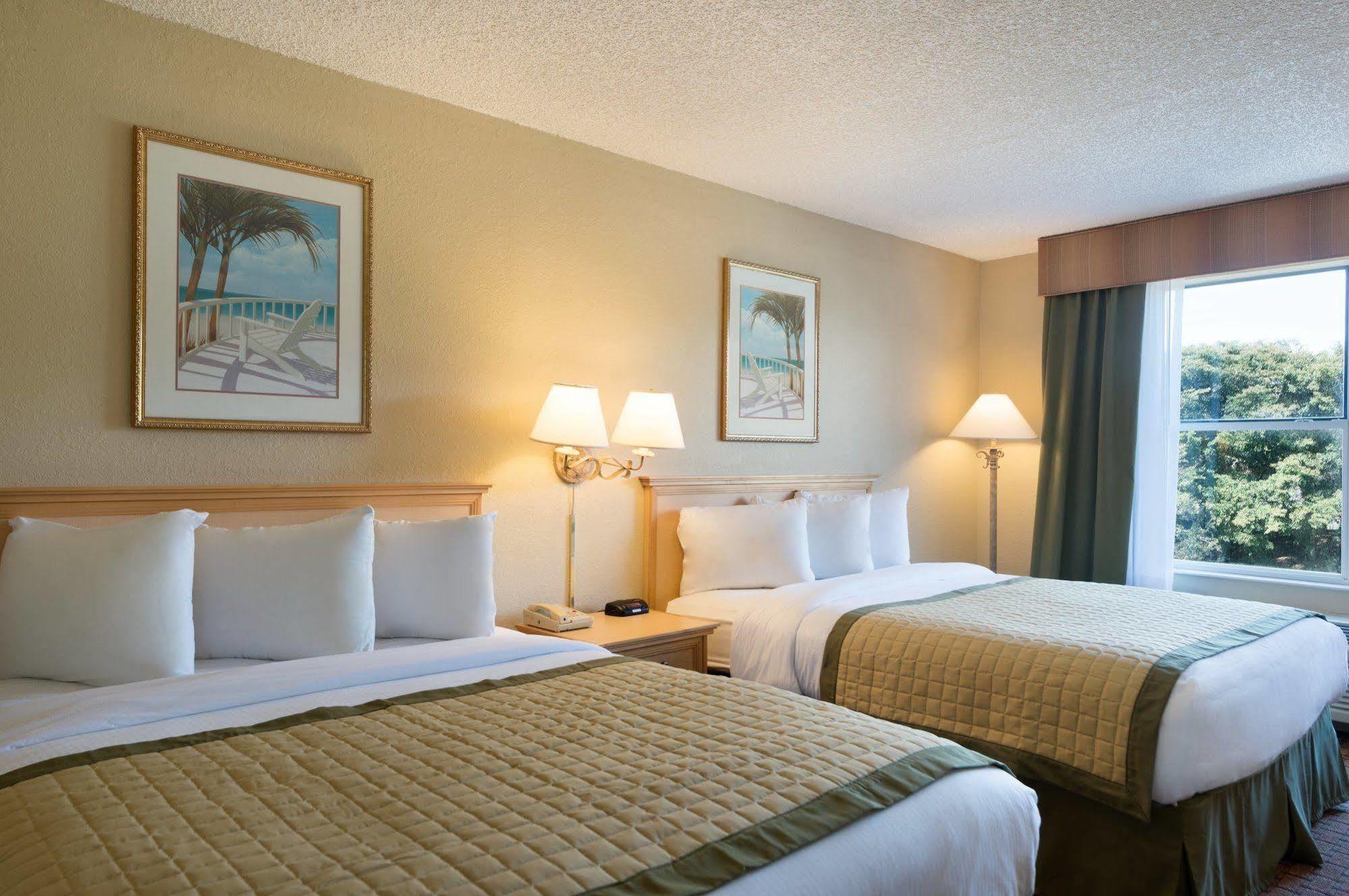 Baymont By Wyndham Fort Myers Airport Hotel Bagian luar foto