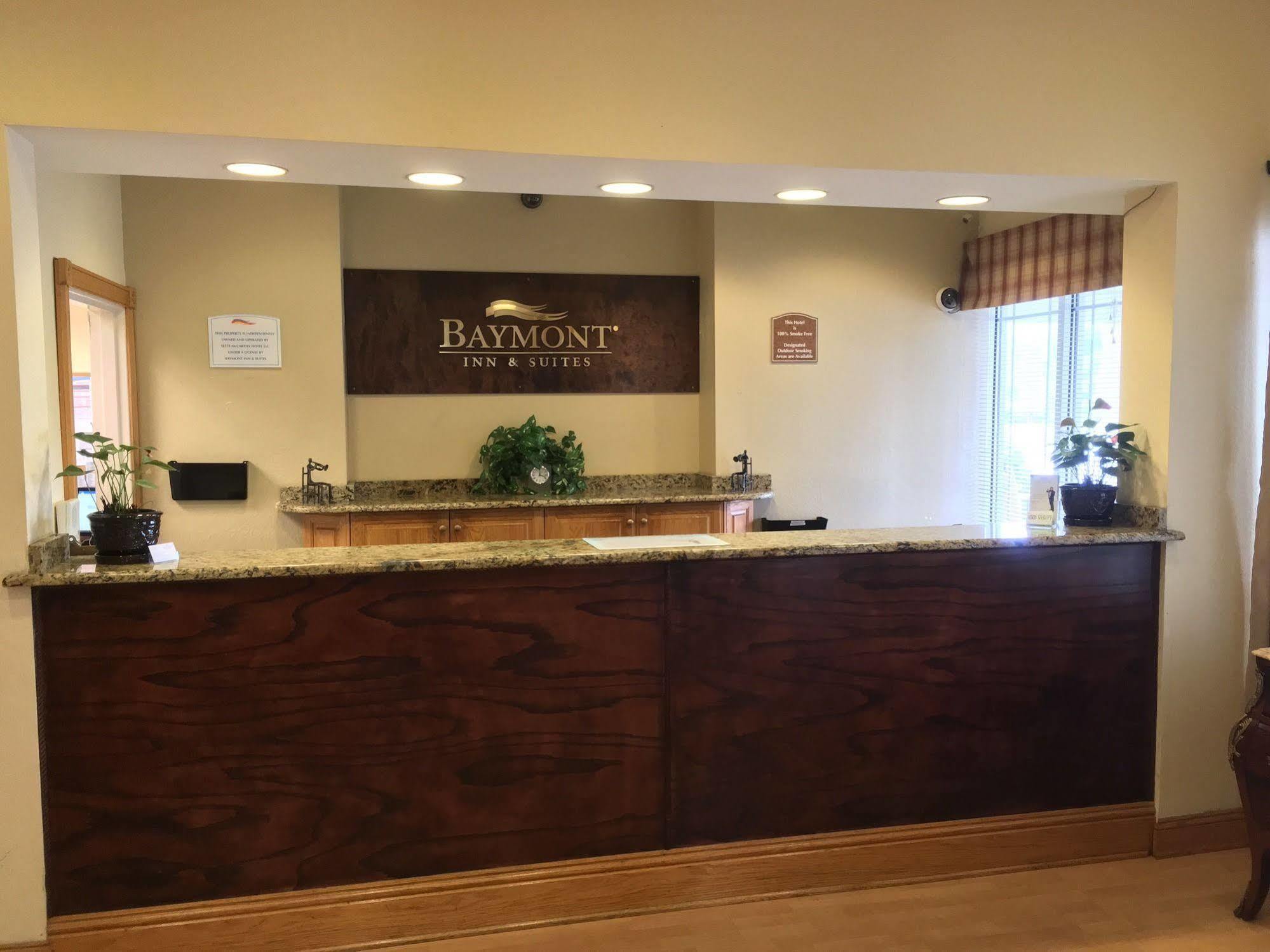 Baymont By Wyndham Fort Myers Airport Hotel Bagian luar foto